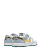 X Sean Cliver Sb Dunk Low Holiday Special Sneakers